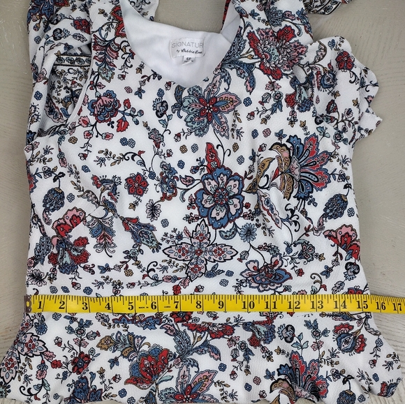 Beautiful handkerchief dress - Picture 12 of 15